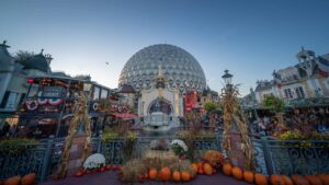 180.000 Kürbisse zaubern eine einzigartige Atmosphäre in den 15 europäischen Themenbereichen des Europa-Park.