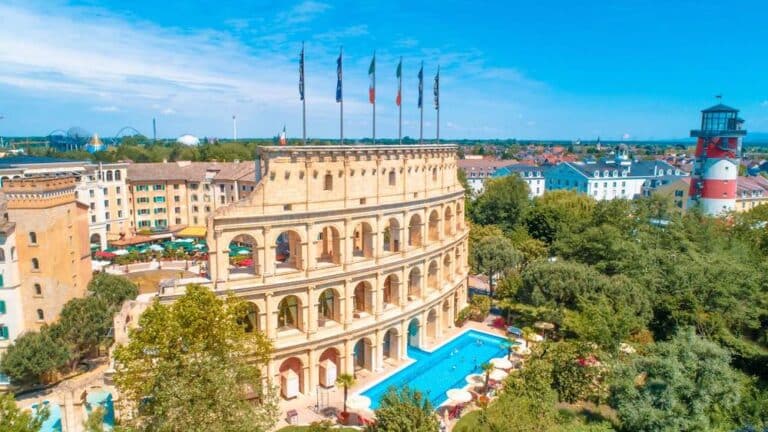 Links_4-Sterne_Superior_Hotel_Colosseo_Rechts_4-Sterne_Superior_Hotel_Bell_Rock