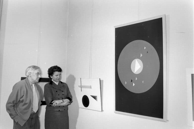 Herta Hesse-Frielinghaus mit Friedrich Vordemberge-Gildewart, 1957 - Kunstquartier Hagen