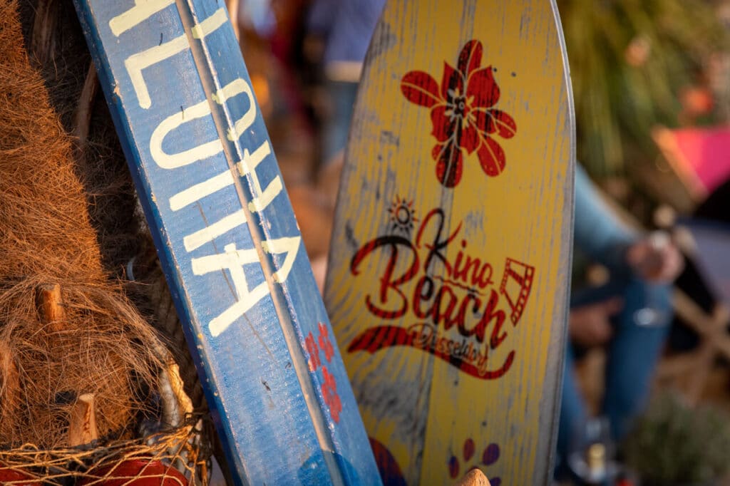 Schild Kino Beach Alltours Kino