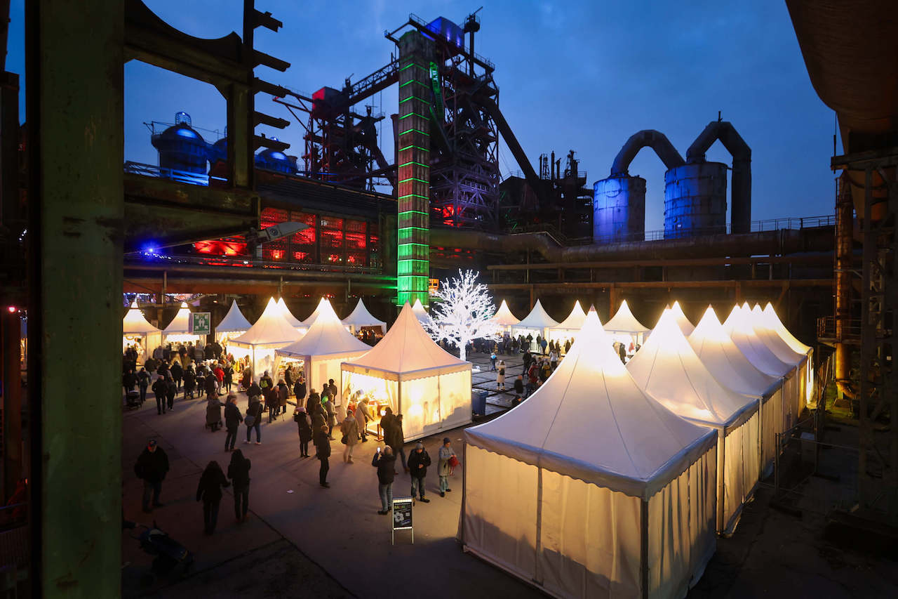 Lichtermarkt_Hochofenkulisse(c)ThomasBerns
