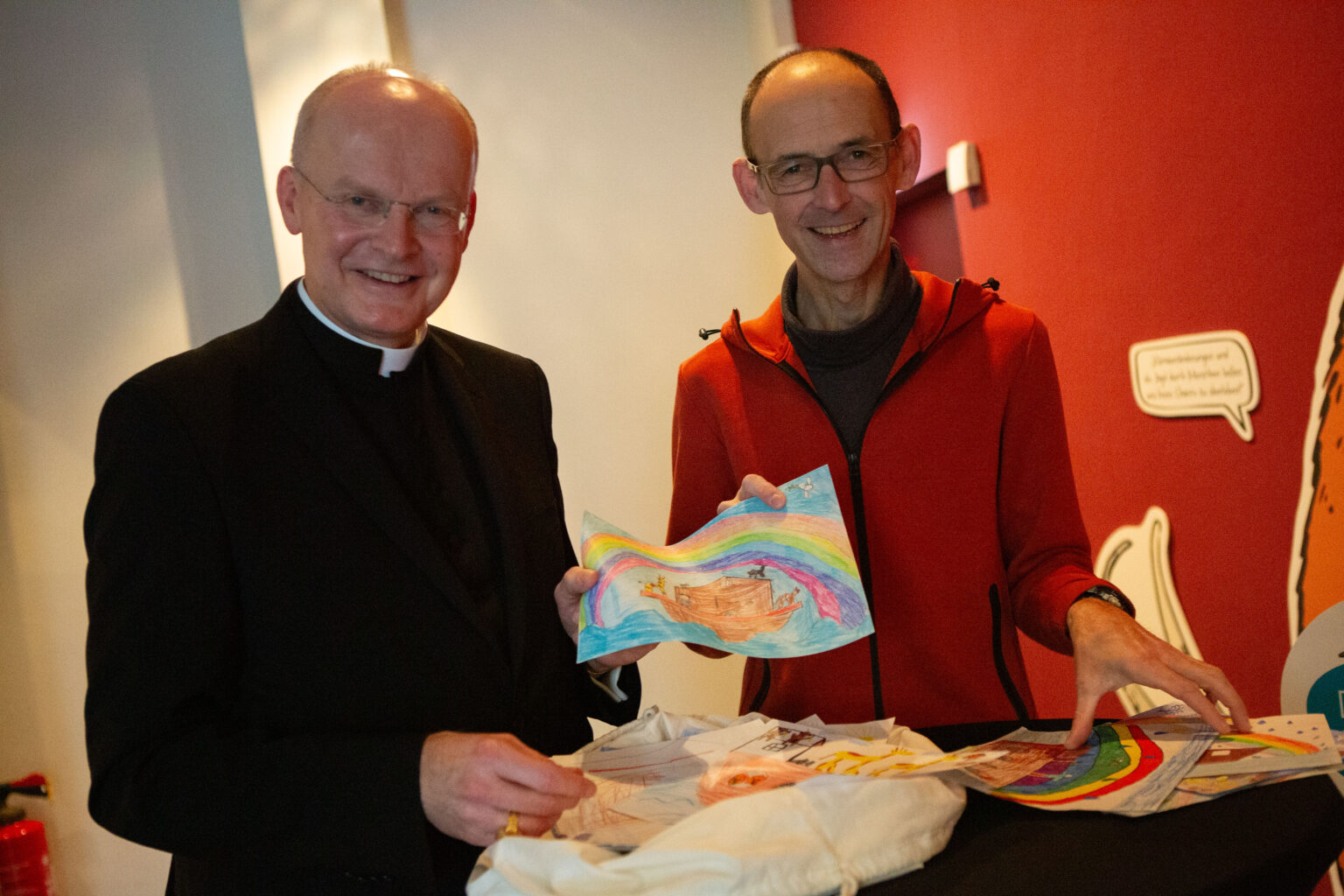 Malwettbewerb Domschatz, Bischof Overbeck und Rainer Teuber, Foto Nicole Cronauge, Bistum Essen