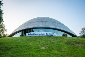 Die drei Fragezeichen im Zeiss Planetarium Bochum – „Die drei ??? – Das Dorf der Teufel“