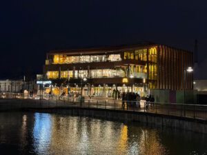 Neuer McDonald’s im Disney Village® Paris: Barrierefrei top, Atmosphäre Flop?