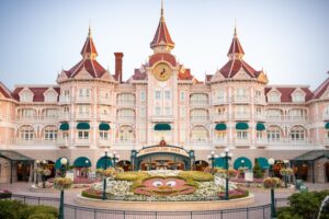 Disneyland Paris stellt das neu gestaltete Fünf-Sterne-Disneyland-Hotel vor