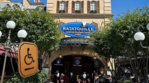 Ratatouille im Disneyland Paris im Rollstuhl mit & ohne Umsetzen