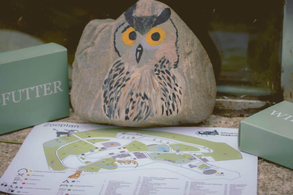 Schwarzwaldzoo Waldkirch Eule Stein