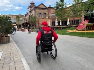 Übernachten in der Silver Lake City – mit Rollstuhl im Blockhauszimmer direkt am Europa-Park